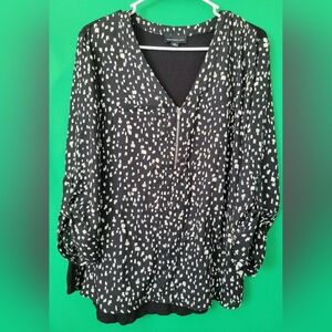 Fortune Ivy Black and White Patterned Blouse XL Women Stretch Abstract Roll-tab